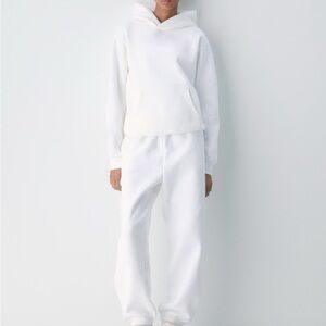 Aritzia TNA Cozy Sweatfleece Mega Jogger in white (L)